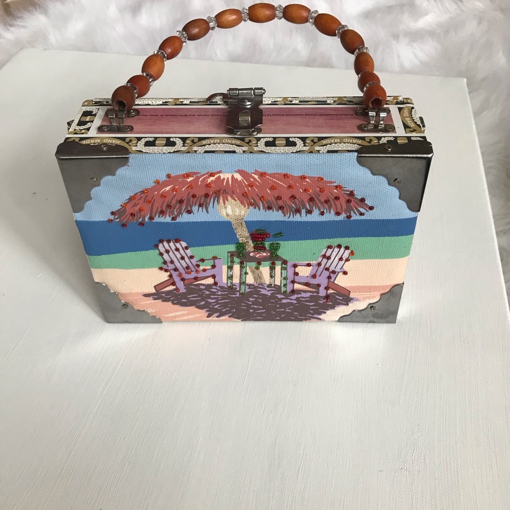 Novelty Cigar Box Purse for the Beach
